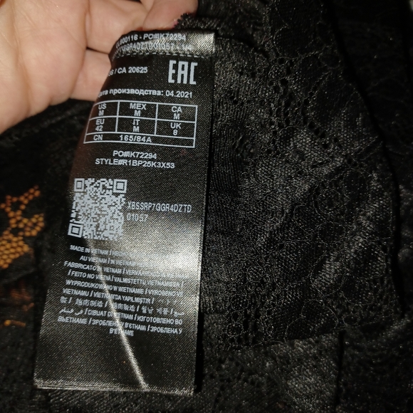 GUESS SHEER LACE LONG SLEEVE CROP TOPSIZE SMALL92% POLYESTER,  8% ELASTANE - Picture 6 of 8